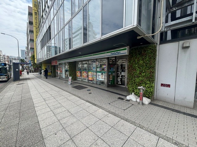 コンビニ　ファミリーマート 横浜岡野一丁目店（コンビニ）まで98m