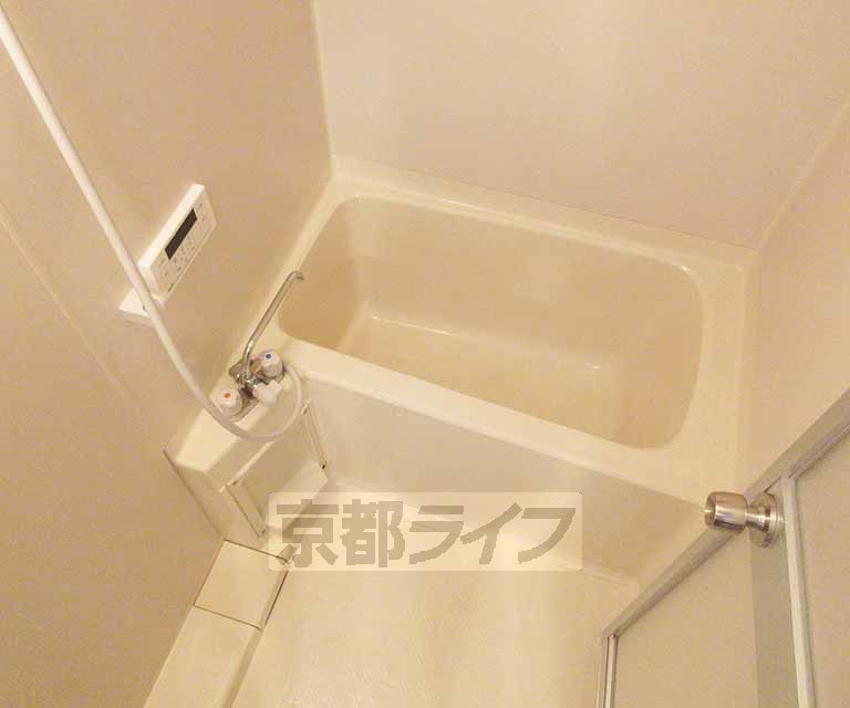 バス・シャワールーム　ゆったり広いお風呂です。