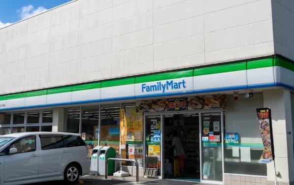 コンビニ　ファミリーマート 環七南馬込三丁目店（コンビニ）まで335m