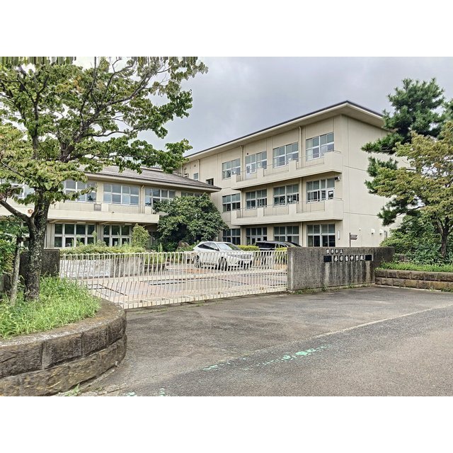 中学校　綾瀬市立　春日台中学校（中学校）まで1000m