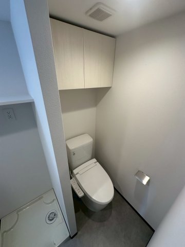 トイレ　落ち着いた色調のトイレです