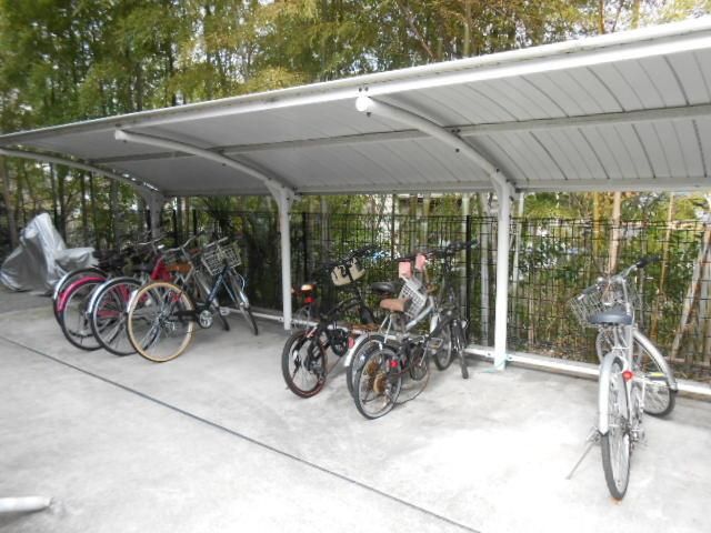 駐車場　★★敷地内、屋根付き駐輪場★★