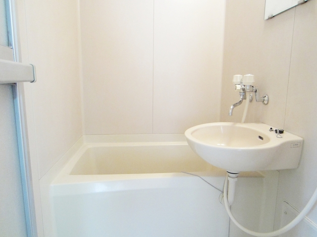 バス・シャワールーム　嬉しい風呂トイレ別です。