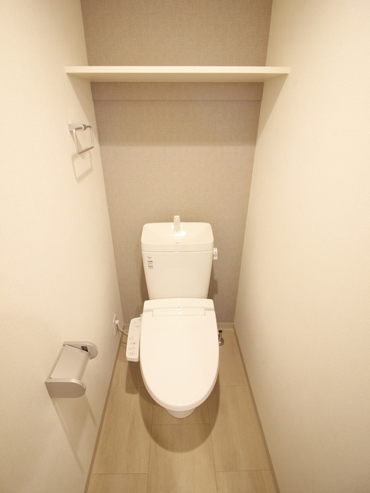トイレ　同じ部屋タイプの別部屋の写真です。現況と異なる場合は現況を優