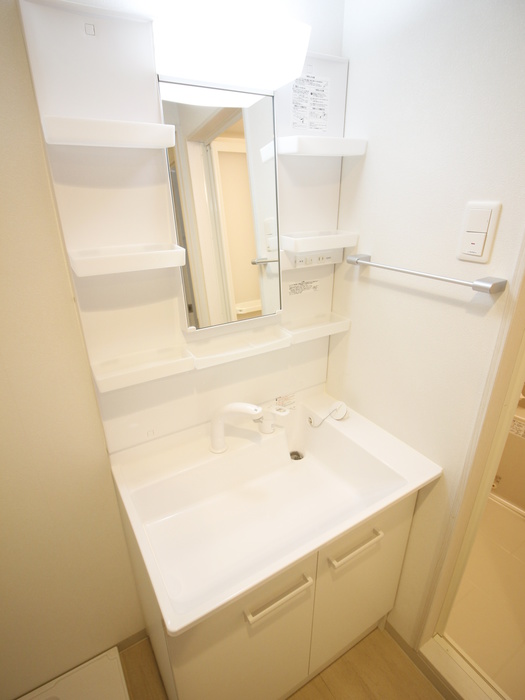 洗面設備　同じ部屋タイプの別部屋の写真です。現況と異なる場合は現況を優