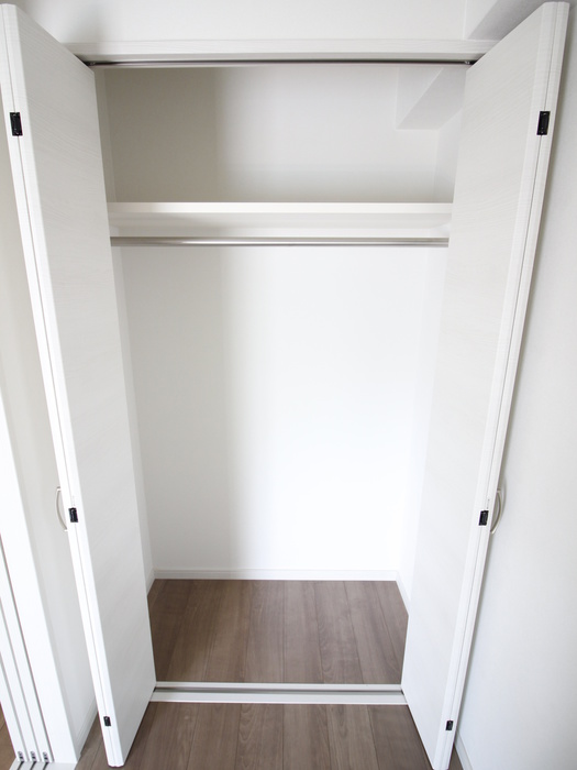 収納　同じ部屋タイプの別部屋の写真です。現況と異なる場合は現況を優