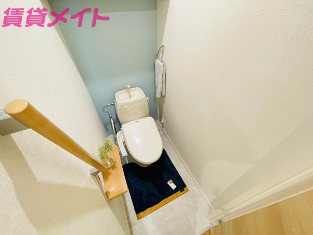 トイレ　家具・その他用品についてはサンプルになります。