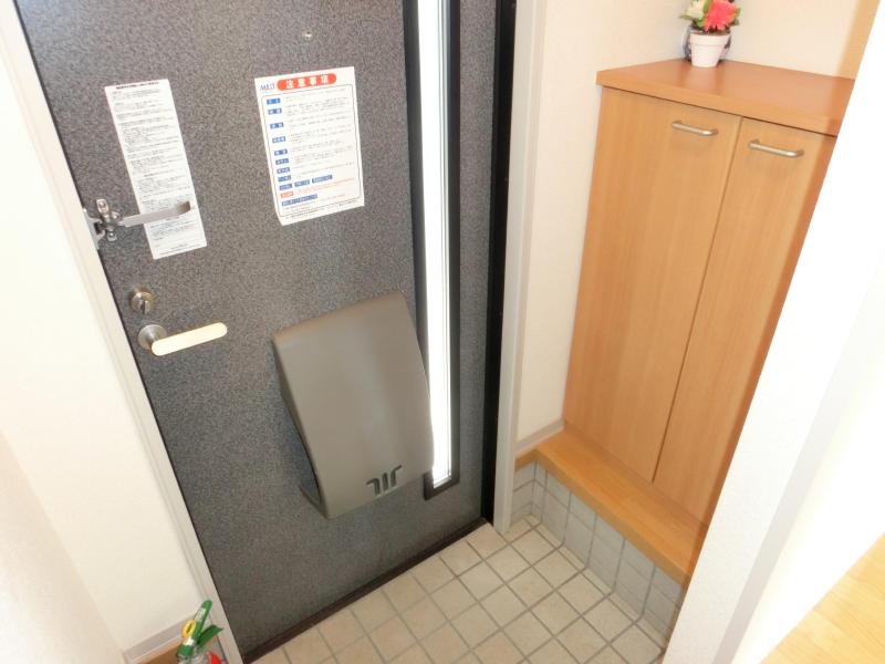 玄関　同タイプの写真です。
