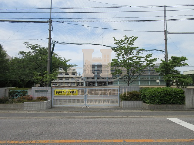 中学校　川口市立幸並中学校（中学校）まで525m