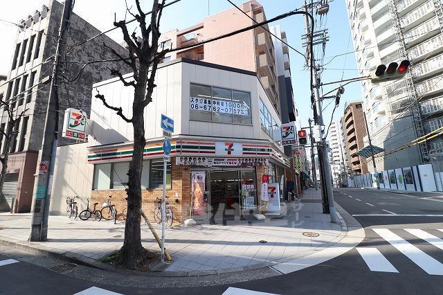 コンビニ　セブンイレブン　大阪内久宝寺町4丁目店（コンビニ）まで88m