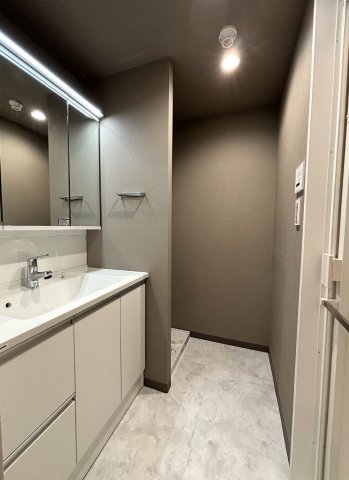 洗面設備　※同物件別住戸の写真を参考に掲載しております。