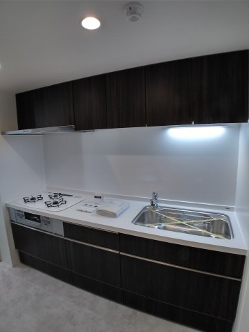キッチン　※同物件別住戸の写真を参考に掲載しております。