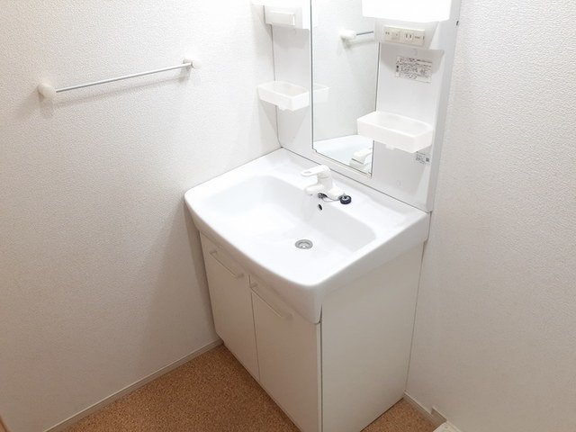 洗面設備　スペースが確保できる洗面所です