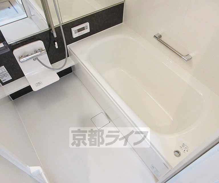 バス・シャワールーム　一坪タイプでゆったり入れます