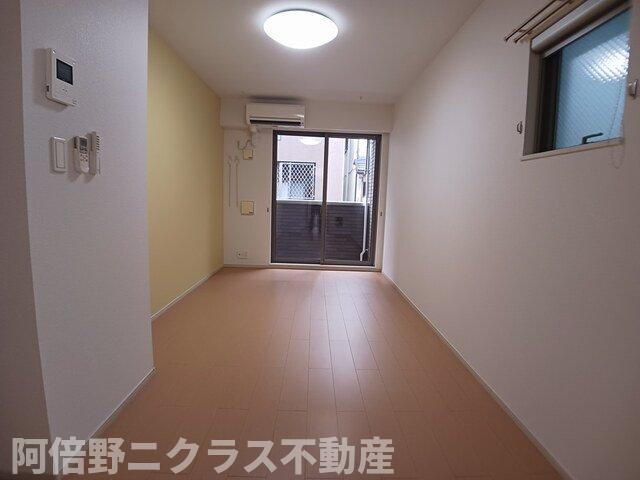 居室・リビング　明るい色調の室内です