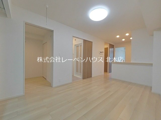 居室・リビング　同モデル類似別物件参考室内写真