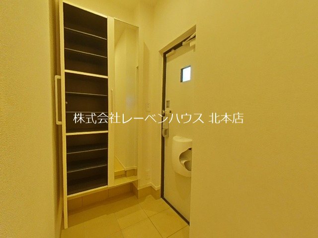 玄関　同モデル類似別物件参考室内写真