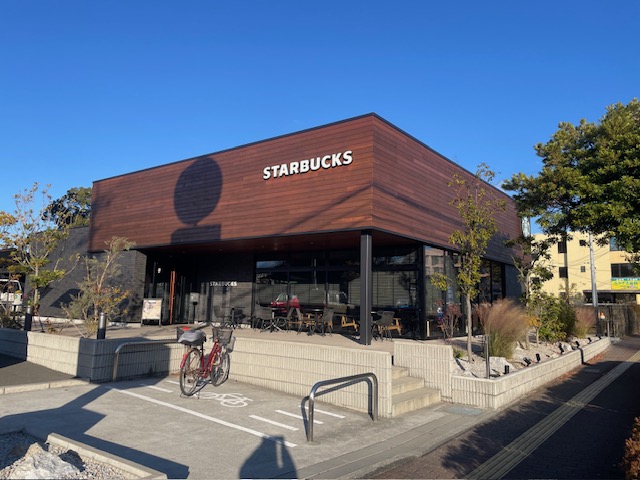 飲食店　スターバックスコーヒー八代北の丸店（飲食店）まで720m