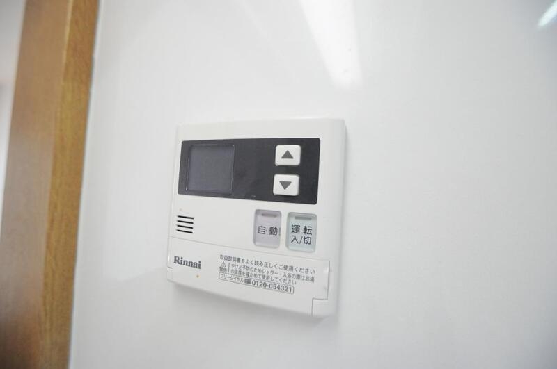 その他設備　キッチン側給湯器リモコンです