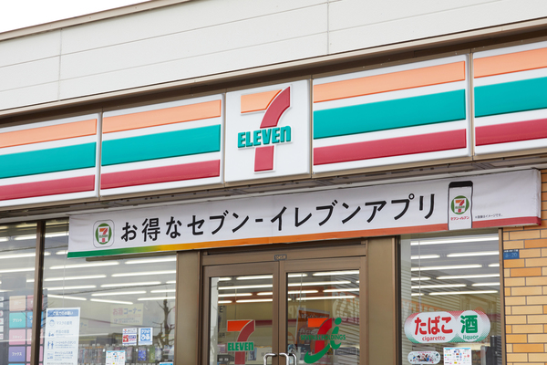 コンビニ　セブンイレブン札幌北１３条東駅前店（コンビニ）まで221m