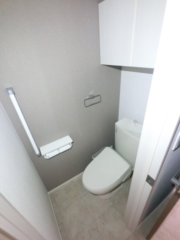 トイレ　※同タイプ写真になります