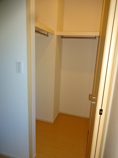 収納　写真は１０５号室です。
