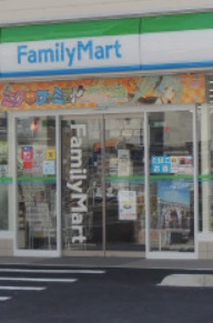 コンビニ　ファミリーマート（コンビニ）まで193m