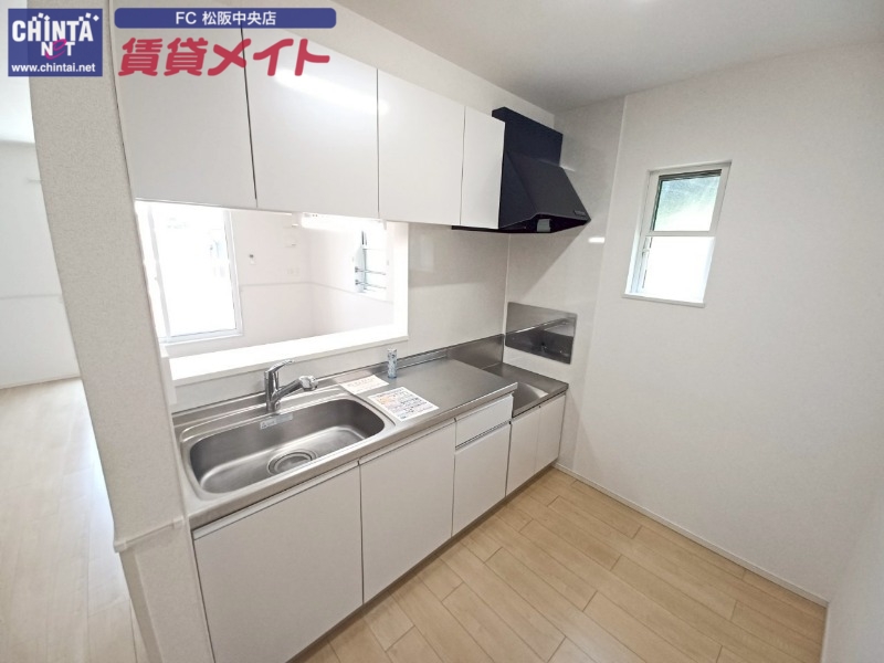 キッチン　同物件別部屋の写真