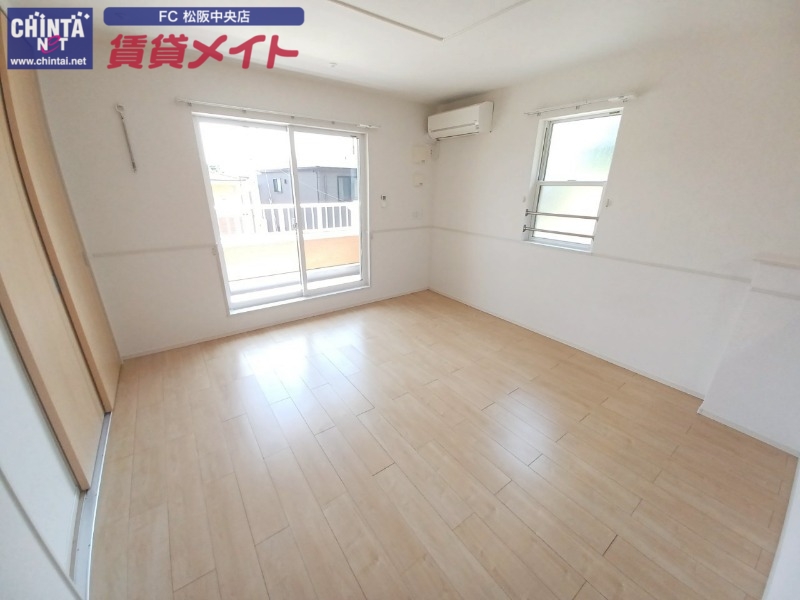 居室・リビング　同物件別部屋の写真