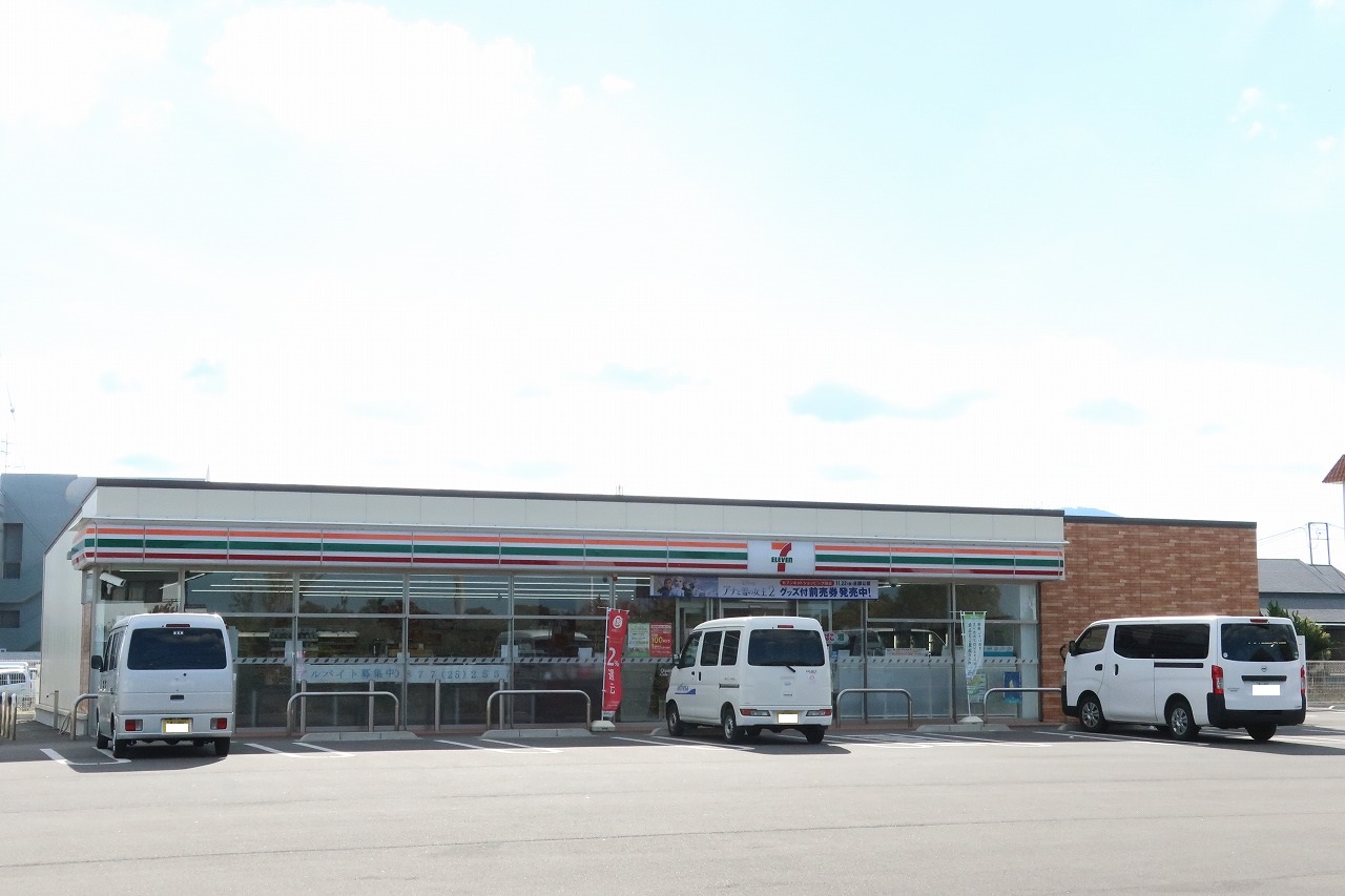 コンビニ　セブンイレブン丸亀運動公園前店（コンビニ）まで676m