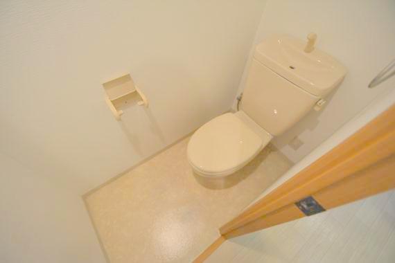 トイレ　清潔感のあるトイレは、誰もがリラックスできる空間です。