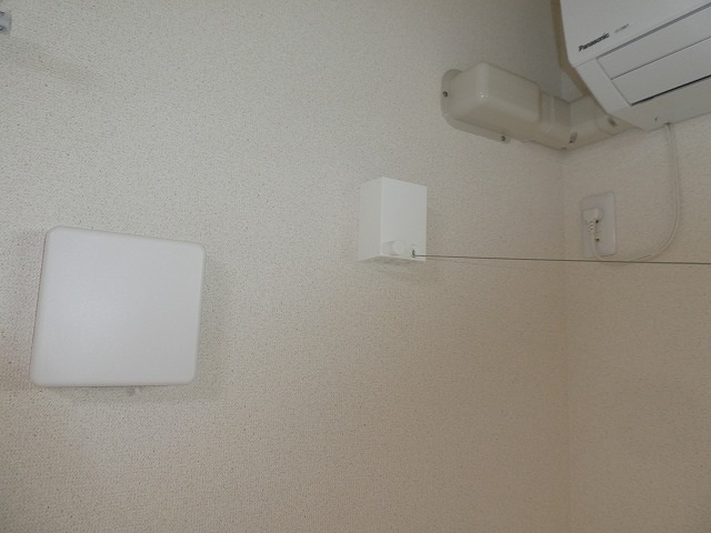その他設備　室内物干しワイヤー