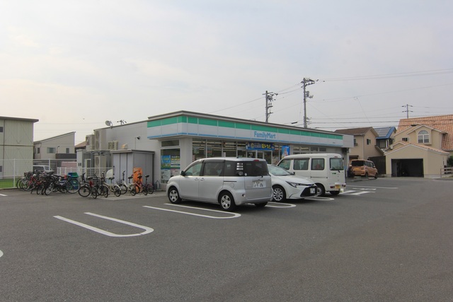 コンビニ　ファミリーマート松山生石店（コンビニ）まで29m