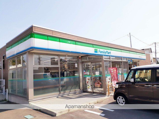 コンビニ　ファミリーマート八重田二丁目店（コンビニ）まで753m