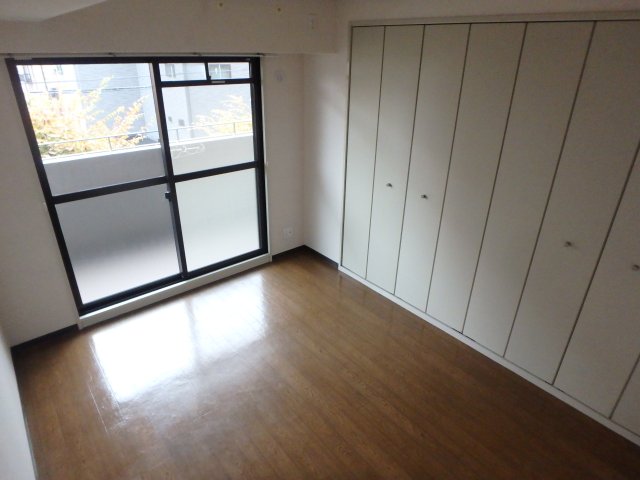 その他部屋・スペース　落ち着いて過ごせるお部屋なので、寝室にいかがでしょうか