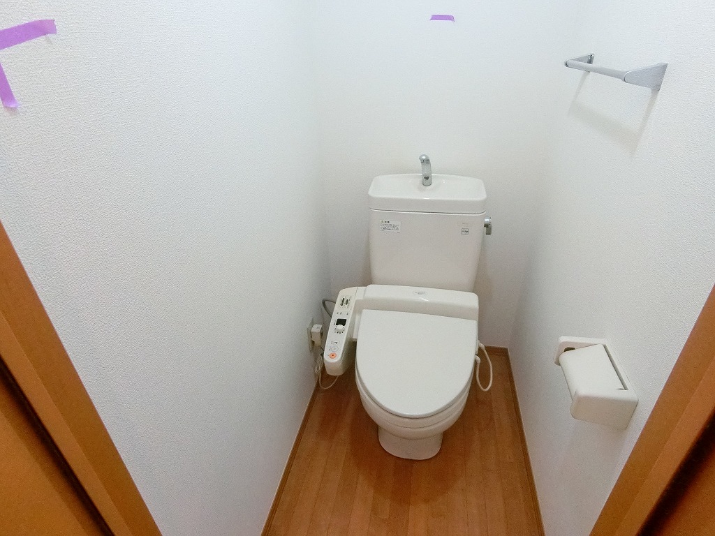 トイレ　嬉しいウォシュレット付き