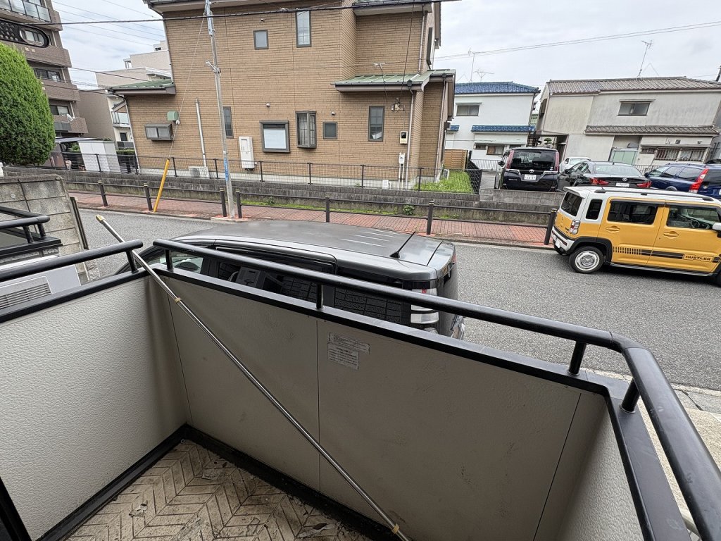 バルコニー　隣と接地してない独立型バルコニー