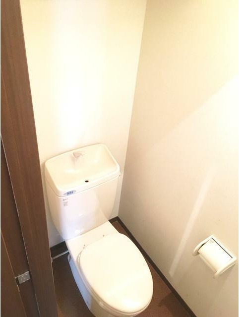 トイレ　落ち着いた色調のトイレです♪