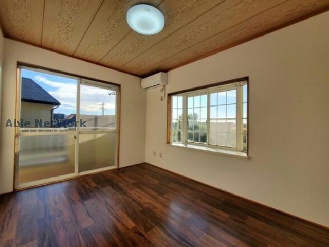 居室・リビング　写真は他の号室です