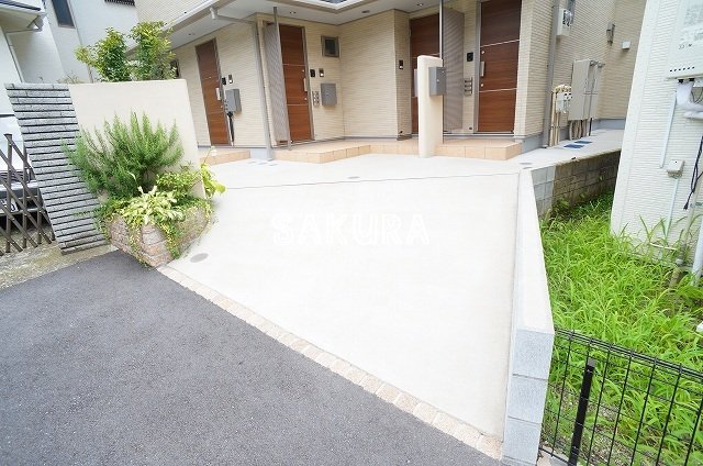 エントランス　お洒落な建物デザイン♪