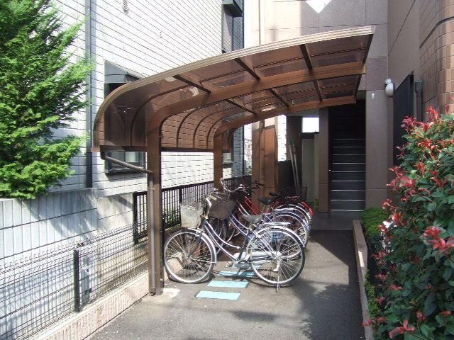 エントランス　★エントランス前・屋根付き駐輪場★