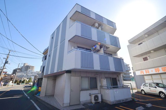 建物外観　★３階建ての建物です★