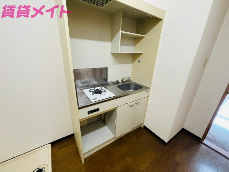 キッチン　同物件別部屋の写真