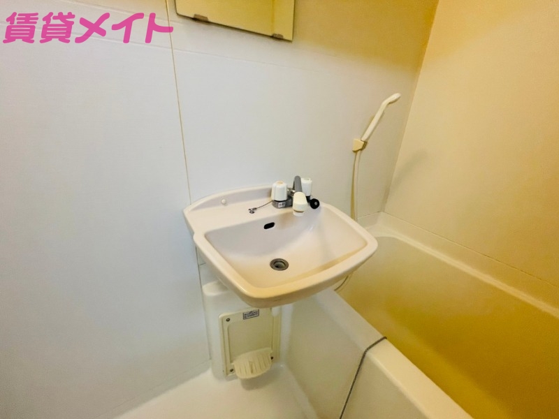 洗面設備　同物件別部屋の写真