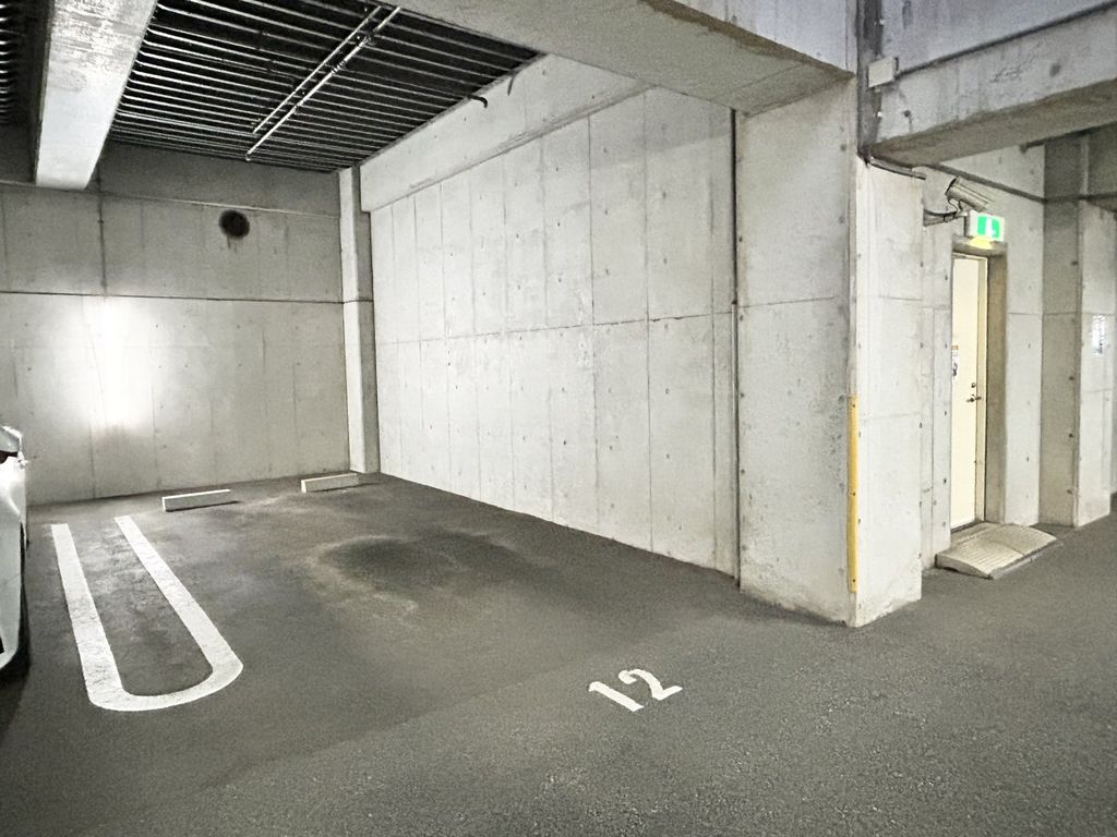 駐車場　敷地内自走式駐車場／エレベーターのすぐ横の区画となります?