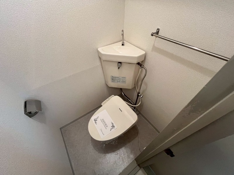 トイレ　ウォシュレット機能がついたトイレ。安心して使用できますね。