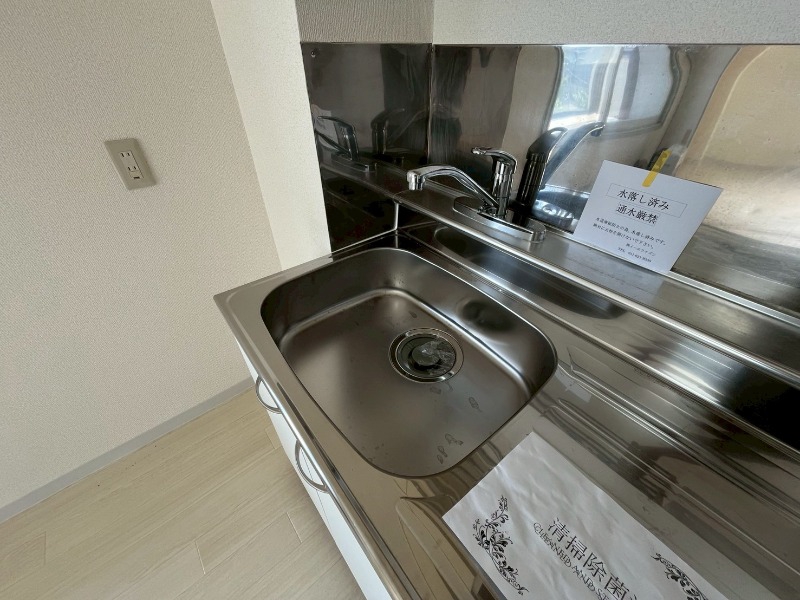 洗面設備　洗面台はありませんがこちらで洗顔などができます。