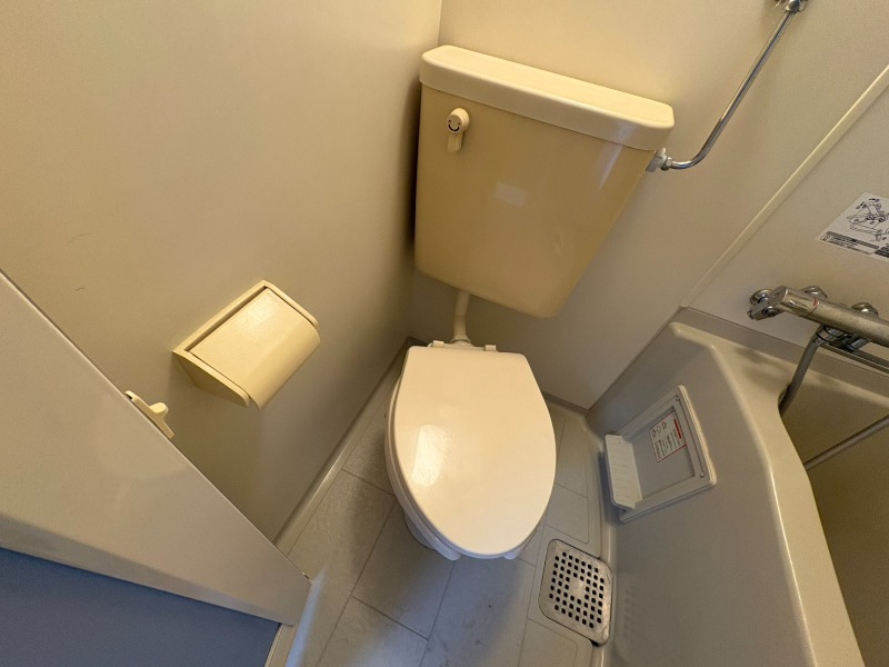 トイレ　こちらはトイレです。清潔感があり、安心して使用できます。