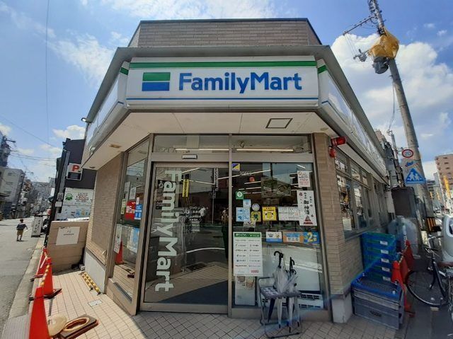 コンビニ　ファミリーマート三条新町店（コンビニ）まで215m