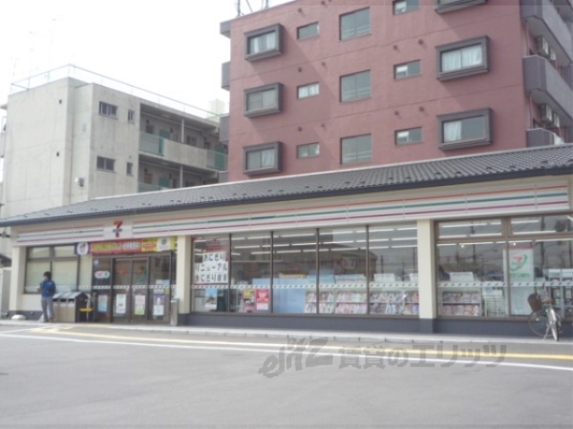 コンビニ　セブンイレブン京都常盤店（コンビニ）まで390m